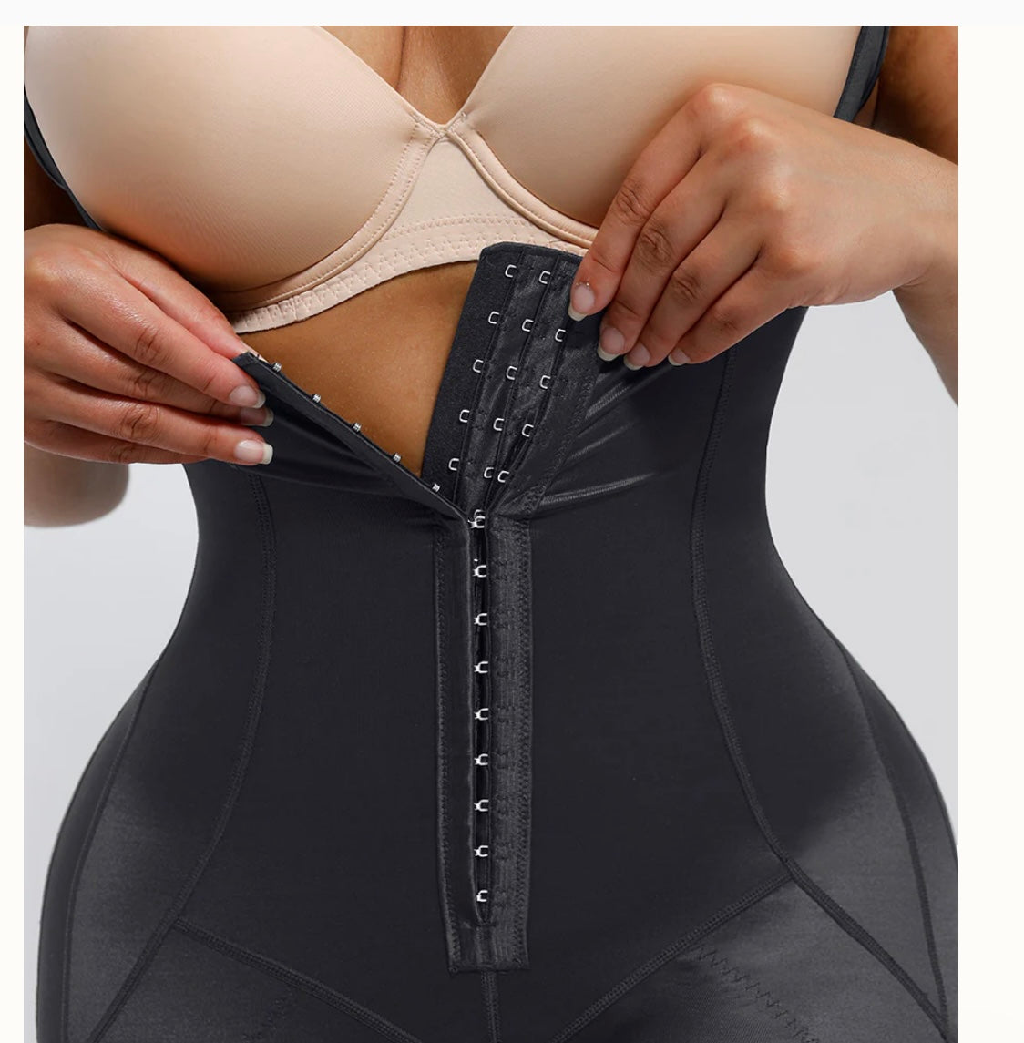 Gaine sculptante avec fermeture sur le côté